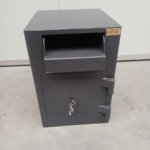 Coffre-fort à dépôt unique Salvus Monopoli 1 – OCC1818 Coffres de dépôt d’occasion MustangSafes