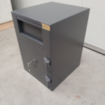 Coffre-fort à dépôt unique Salvus Monopoli 1 – OCC1818 Coffres de dépôt d’occasion MustangSafes